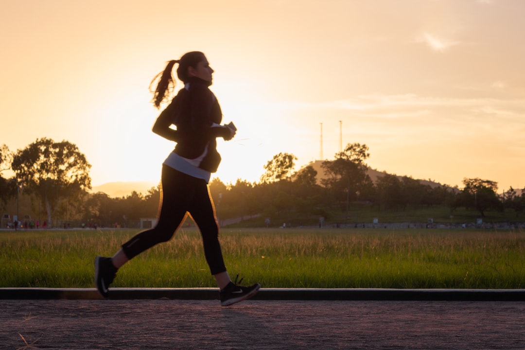 Man running outdoors with fitness tracker — VO2 max as a longevity predictor