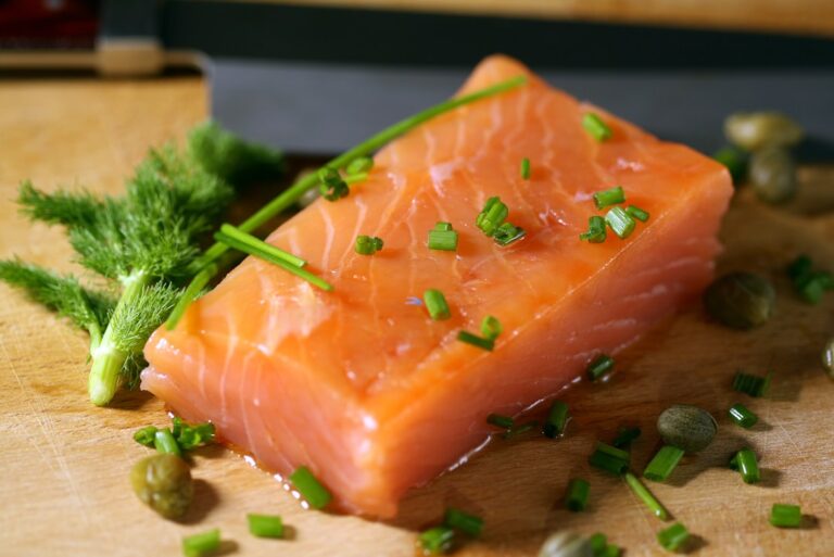 Fresh salmon fillet rich in omega-3 fatty acids for achieving an optimal omega-3 index level