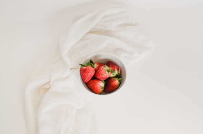 Bowl of fresh strawberries, the richest whole-food source of fisetin, relevant to fisetin dosing protocol research