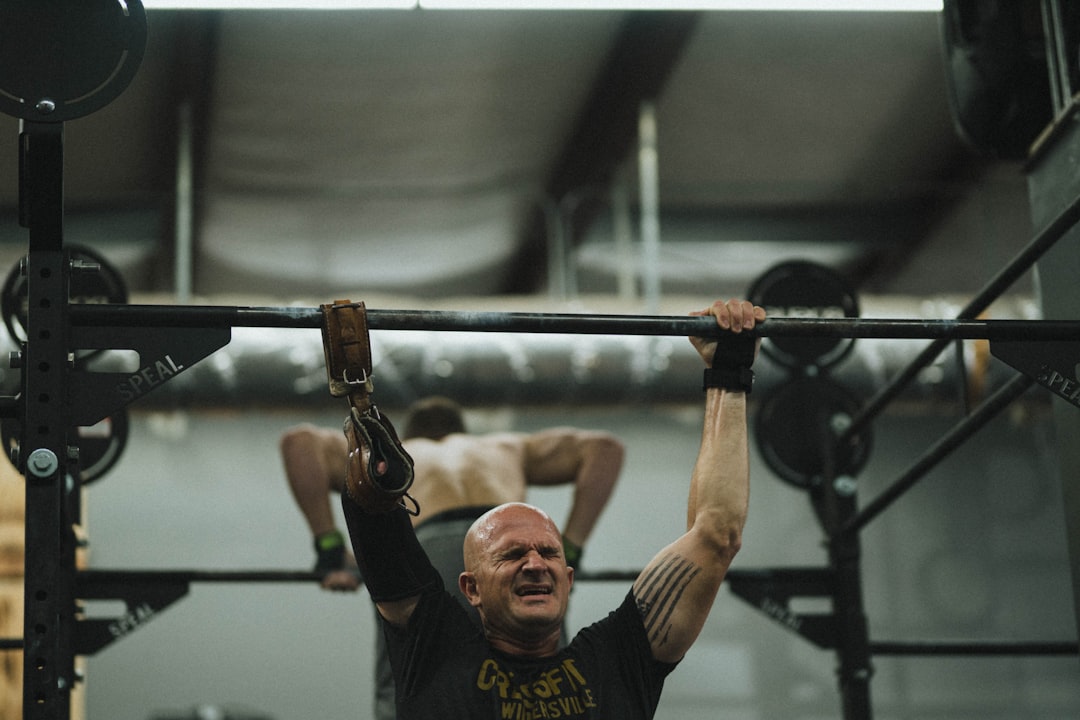 Fit man over 40 doing strength training in a gym to prevent sarcopenia and muscle loss